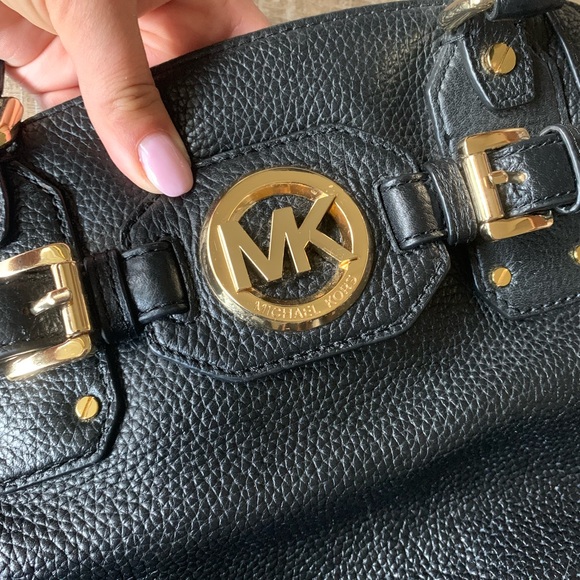 Michael Kors Hudson Black Pebbled Leather Shoulder Bag Purse EXCELLENT - Picture 3 of 16